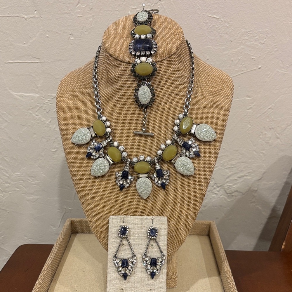 Chloe + Isabel Tangier Collar  Statement Necklace Set.‎  New